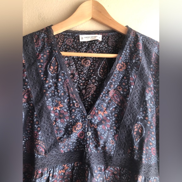 NEW Lucky Brand V Neck Floral Gray Shirt Size Medium Long Sleeve - Picture 2 of 8